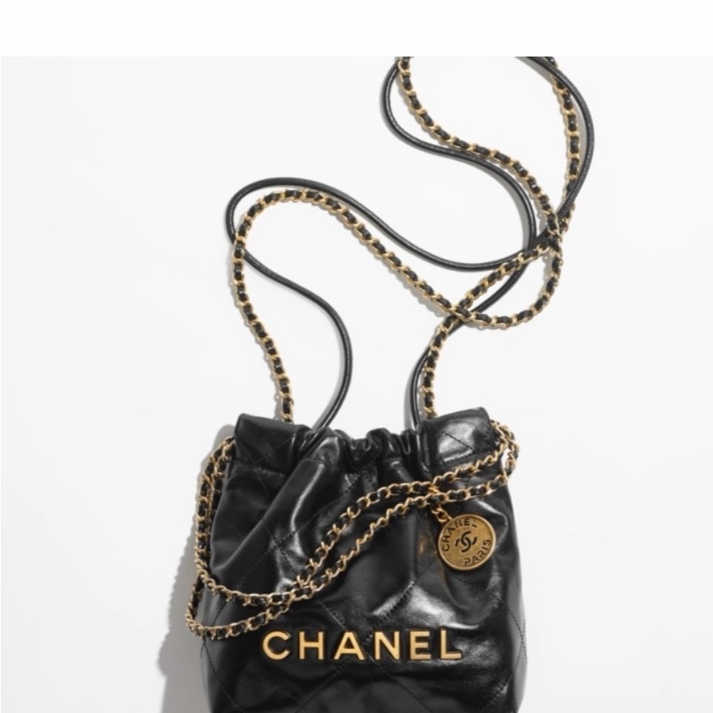 Chanel 22 mini, like new.